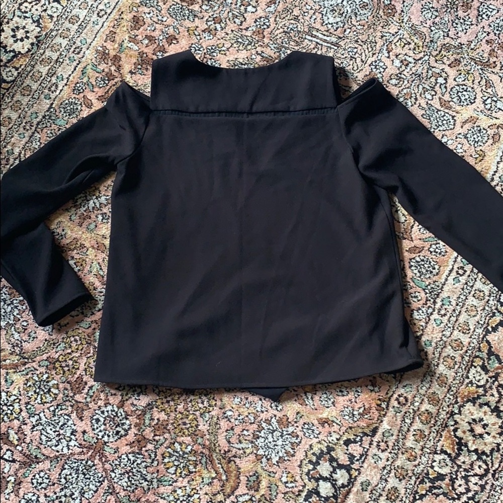 Cold Shoulder blouse. - Picture 2 of 3
